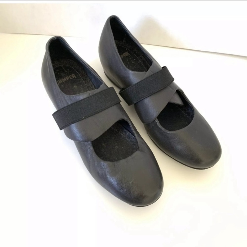 Camper Black Leather Sinuosa Slip On Flats 37 US 7